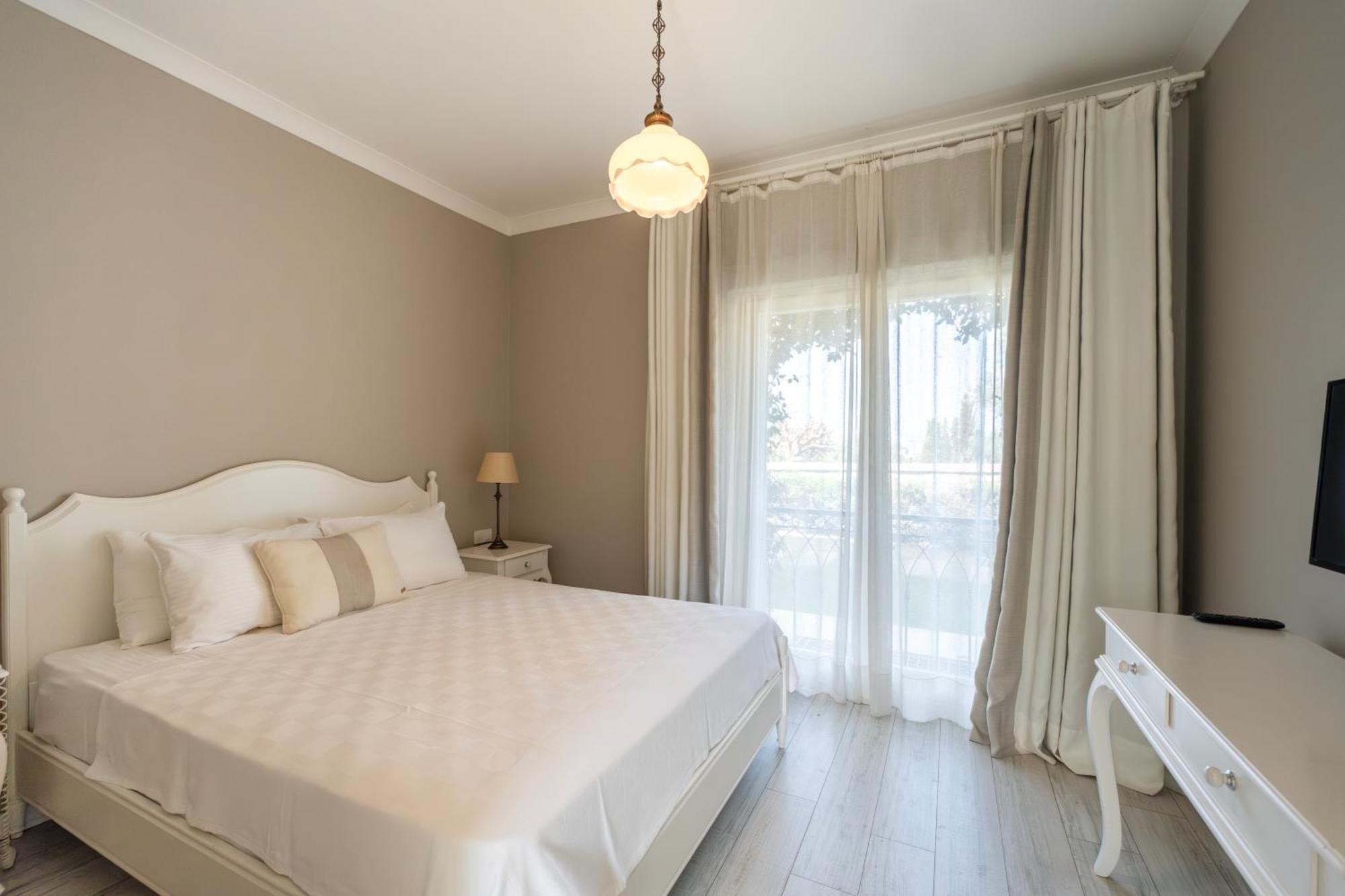 Eritrina Alaçatı Luaran gambar