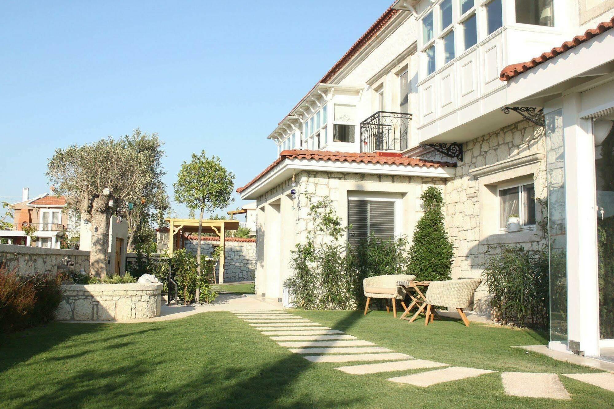 Eritrina Alaçatı Luaran gambar